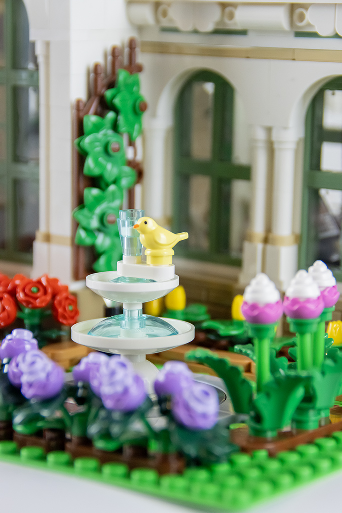 lego ideas 21353 botanischer garten Detail Vogel auf Brunnen